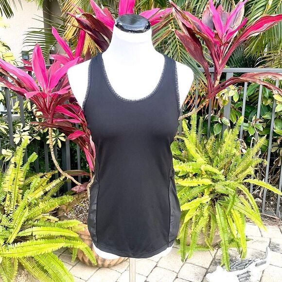 🍍3/$15🍍 Victoria’s Secret Sport Mesh & Lace Tank - Picture 2 of 8